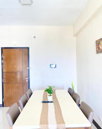 the mactan newtown studio staycation