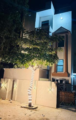Radhika Paying Guest House,,0 star