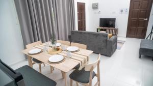 canal river riverfront homestay kota bharu