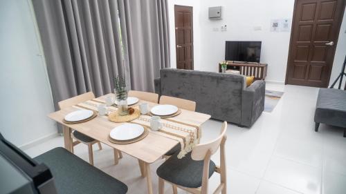 canal river riverfront homestay kota bharu