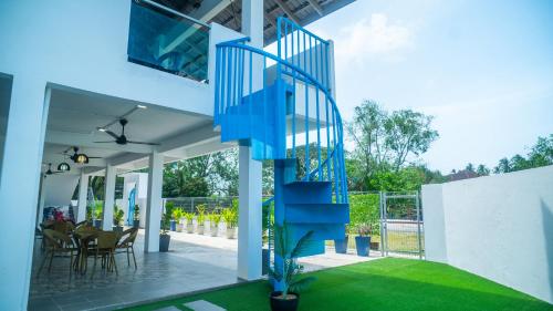 canal river riverfront homestay kota bharu