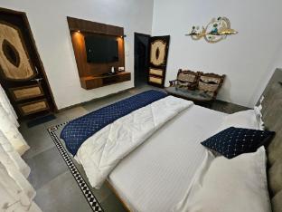 vinay plaza hotel and restaurant