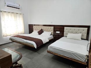 vinay plaza hotel and restaurant