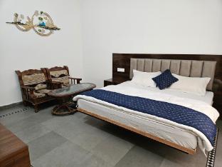 vinay plaza hotel and restaurant
