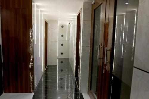 hotel chirag next