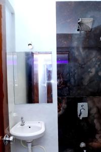 hotel chirag next