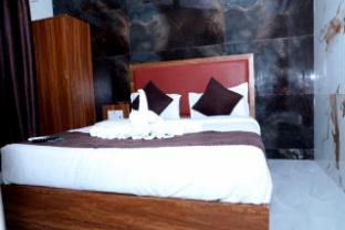 hotel chirag next