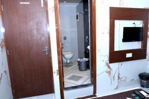 hotel chirag next