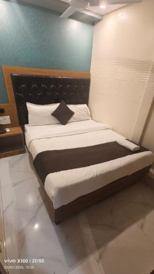 Hotel Crest Inn ,,5 star