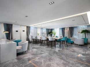 xana deluxe hotel in zhangjiajie tianmen mountain scenic area