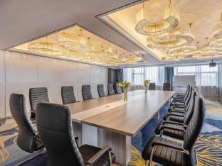xana deluxe hotel qingyuan high speed railway station south bank park store