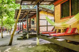 Family Song Koh Lipe,No. 80 Moo 8 Koh Lipe, Koh Sarai Sub-District, Muang, Satun,2 star