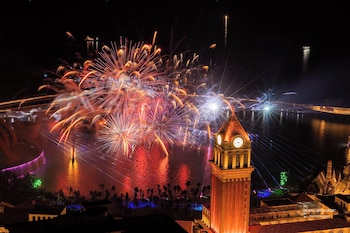 skywave apartment firework delight