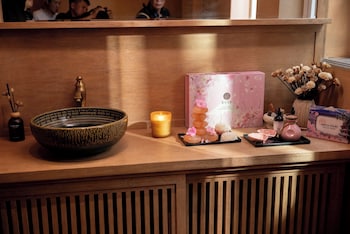 skywave apartment firework delight