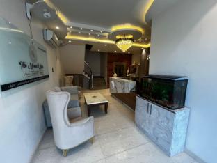 the monark inn