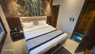 the monark inn