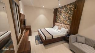 the monark inn