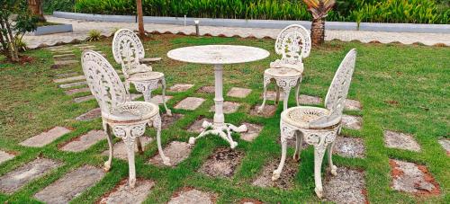 vintage trails by ilara