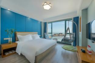 floral hotel listening to the sea