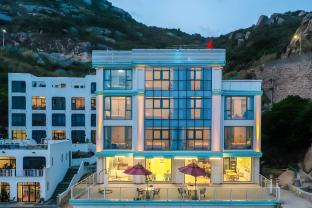 floral hotel listening to the sea