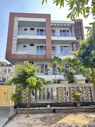 divine india hotel and service apartment noida 72 near medanta hospital and sector 51 62 metro