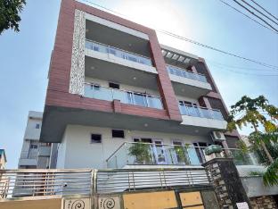 divine india hotel and service apartment noida 72 near medanta hospital and sector 51 62 metro