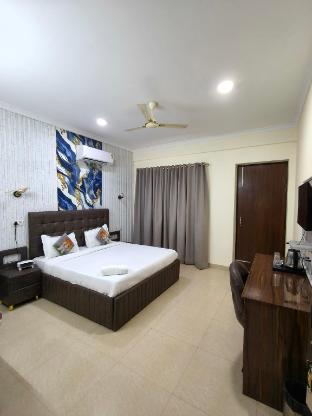 divine india hotel and service apartment noida 72 near medanta hospital and sector 51 62 metro