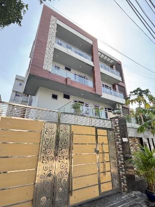 divine india hotel and service apartment noida 72 near medanta hospital and sector 51 62 metro