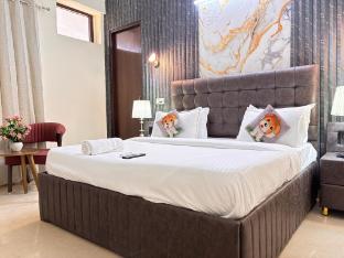 divine india hotel and service apartment noida 72 near medanta hospital and sector 51 62 metro