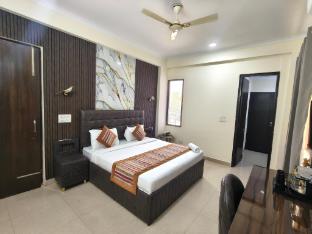 divine india hotel and service apartment noida 72 near medanta hospital and sector 51 62 metro