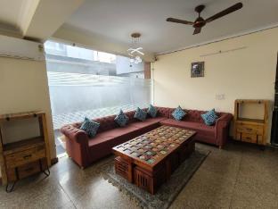 divine india hotel and service apartment noida 72 near medanta hospital and sector 51 62 metro