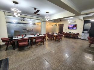 Divine India Hotel And  Service Apartment Noida 72 Near Medanta  Hospital And Sector 51,62 Metro,,5 star