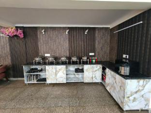divine india hotel and service apartment noida 72 near medanta hospital and sector 51 62 metro