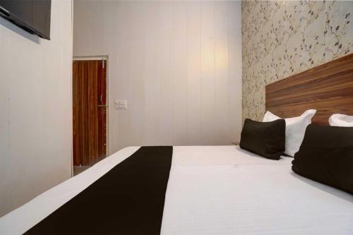 Hotel O Bollywood,,4 star
