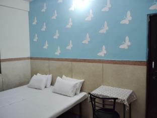 iconic hostel 1 km from railway station