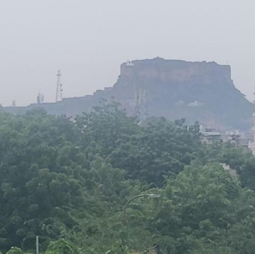 iconic hostel 1 km from railway station
