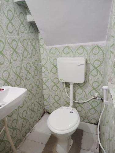 iconic hostel 1 km from railway station