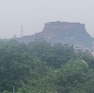 iconic hostel 1 km from railway station