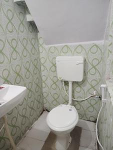 iconic hostel 1 km from railway station