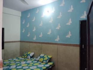 iconic hostel 1 km from railway station