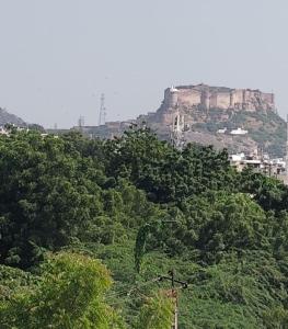 iconic hostel 1 km from railway station