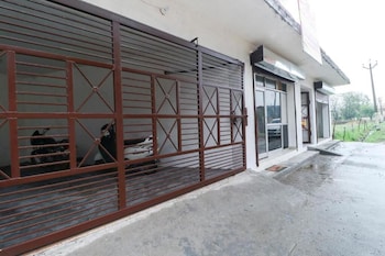 Mc B&B Hostel Ropar,,2 star