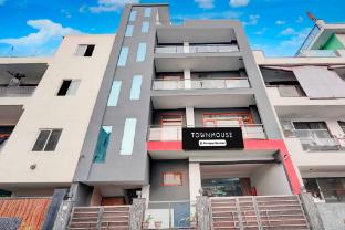 Townhouse Noida Sector 16 Metro Station,Pocket C,C Block, Sector 20,Noida,Uttar Pradesh,201301,India,4 star