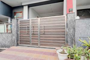 townhouse noida sector 16 metro station