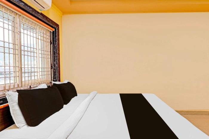 hotel o gopalapatnam railway station