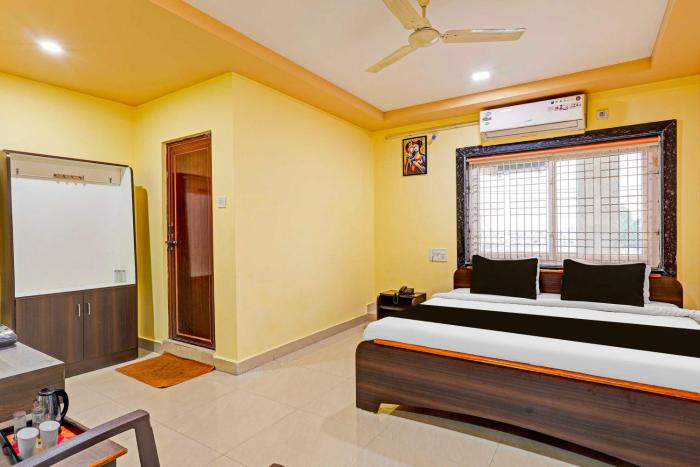 hotel o gopalapatnam railway station
