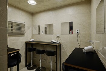 Halfrest Hostel Jongno Insa,,1 star