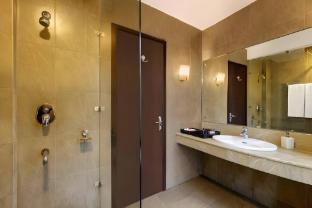 4 lake view manesar golf villa