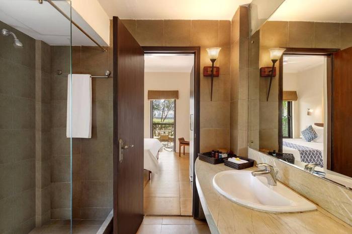 4 lake view manesar golf villa