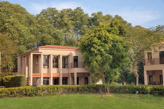 4 lake view manesar golf villa